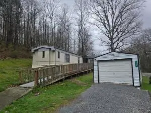 8099 Summersville Lake, Summersville, WV 26651