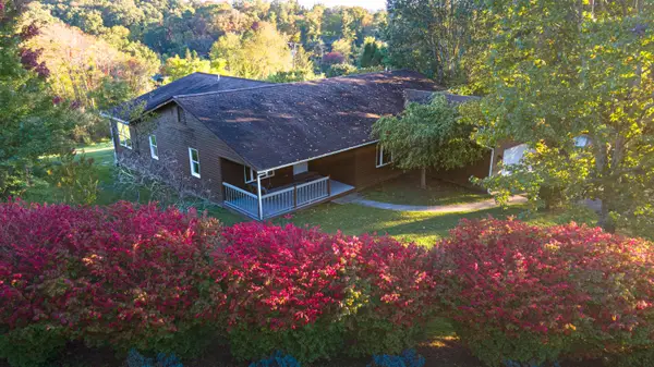 140 Wiley Dr, Lewisburg, WV 24901