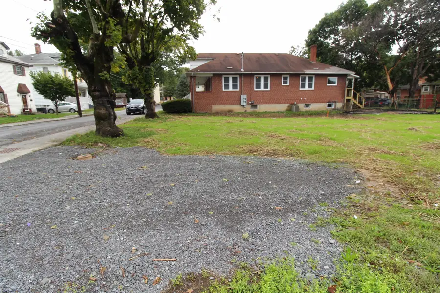 151 Greenbrier Ave, White Sulphur Springs, WV 24986 - Image #2