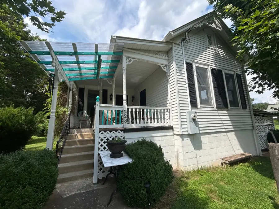 223 Axtell Ave, Renick, WV 24966 - #2