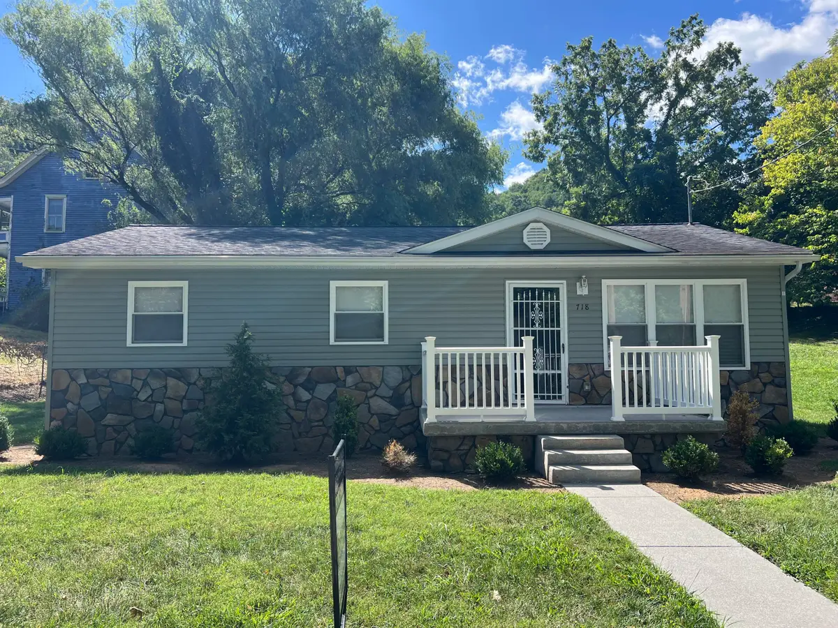 718 Summers St, Hinton, WV 25951 - Image #1