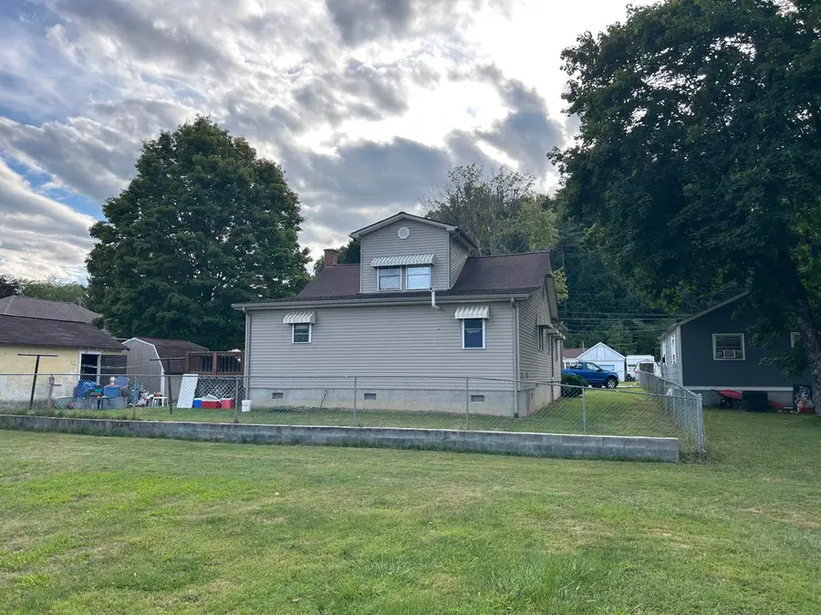 168 Central Ave, White Sulphur Springs, WV 24986 - #3