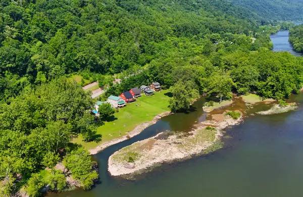 112 Cliff Island Drive, Hinton, WV 25951