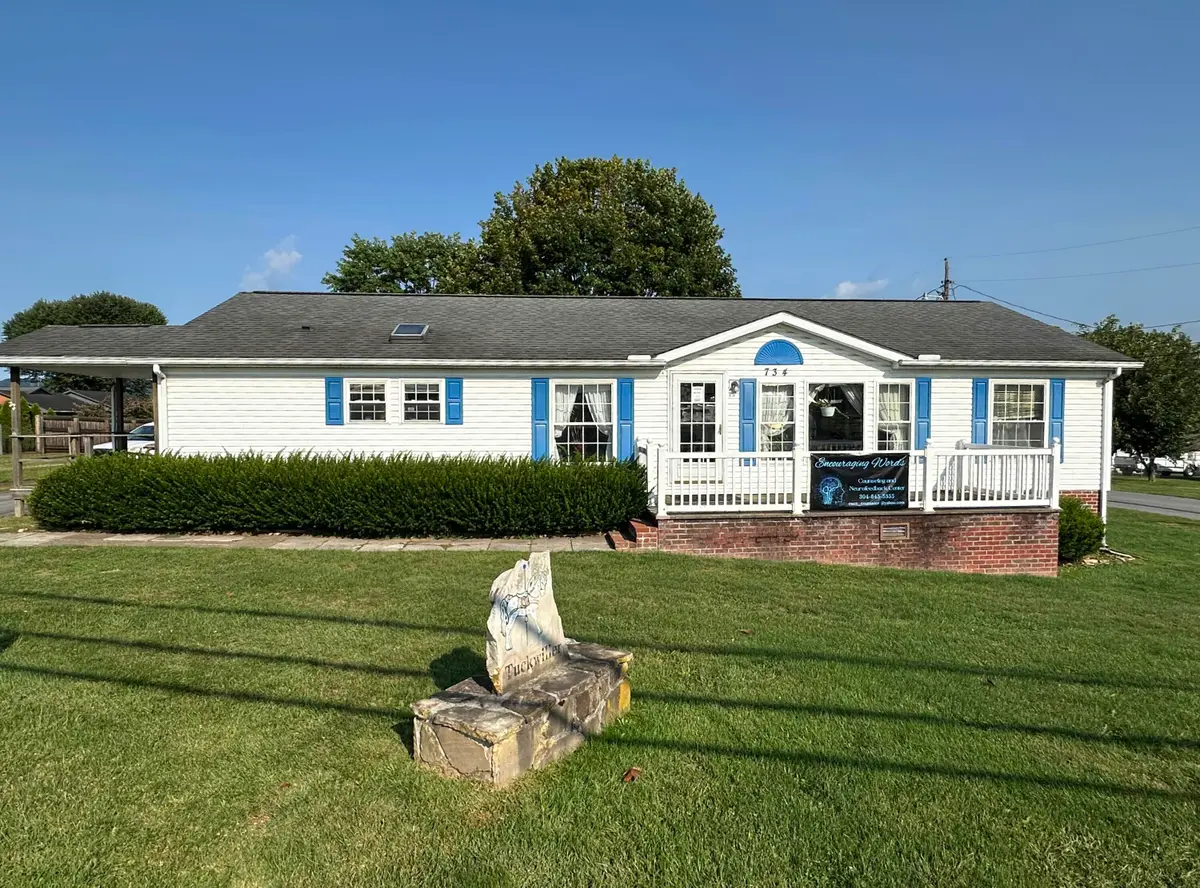 734 Maplewood Ave, Lewisburg, WV 24901 - #1