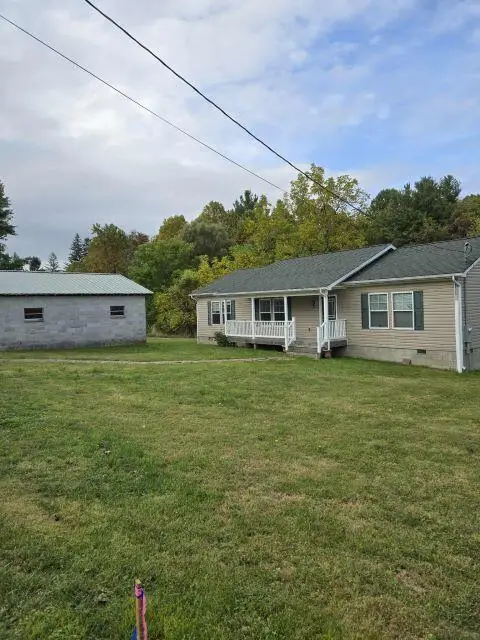 37 Church St, Meadow Bridge, WV 25976