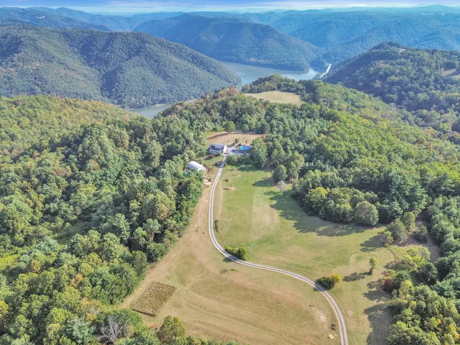 545 Moondance Ln, Nimitz, WV 25978 - #2