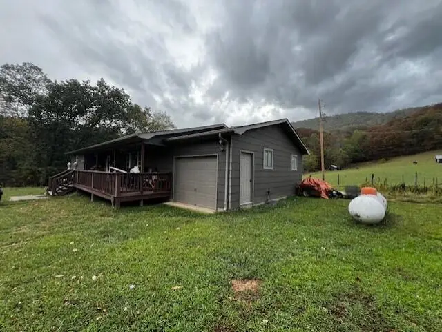 312 Falls View Ln, Hinton, WV 25951 - #1