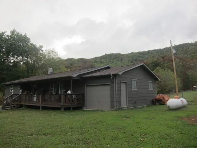 312 Falls View Ln, Hinton, WV 25951 - #2