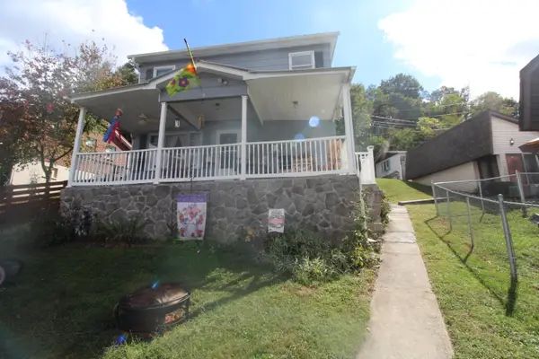 214 Cedar Ave, Hinton, WV 25951