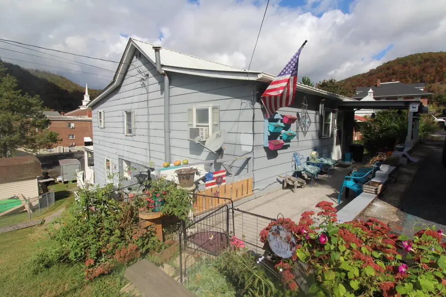 214 Cedar Ave, Hinton, WV 25951 - #2