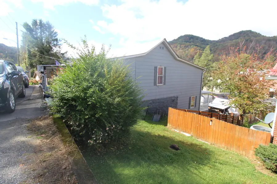 214 Cedar Ave, Hinton, WV 25951 - #3