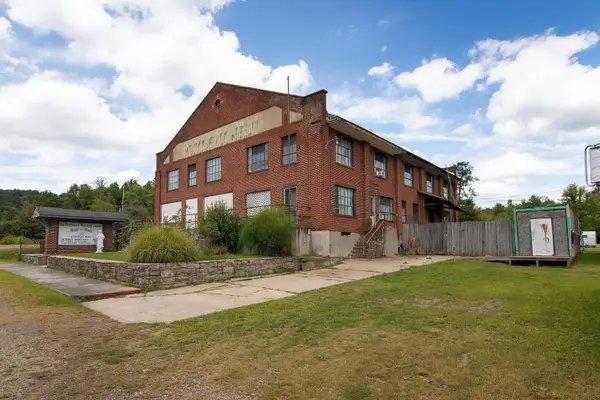 188 Buzzy St, Oak Hill, WV 25901