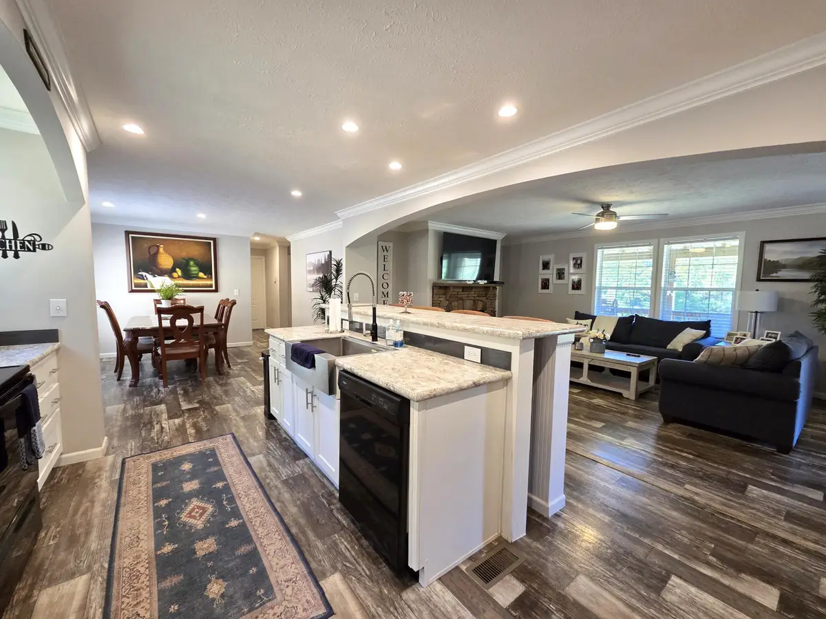 5537 Lovern Rd, Princeton, WV 24739 - Image #1