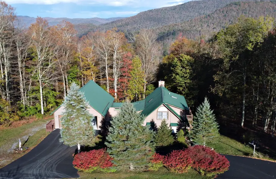 2161 Knob Dr, Slatyfork, WV 26291 - #2