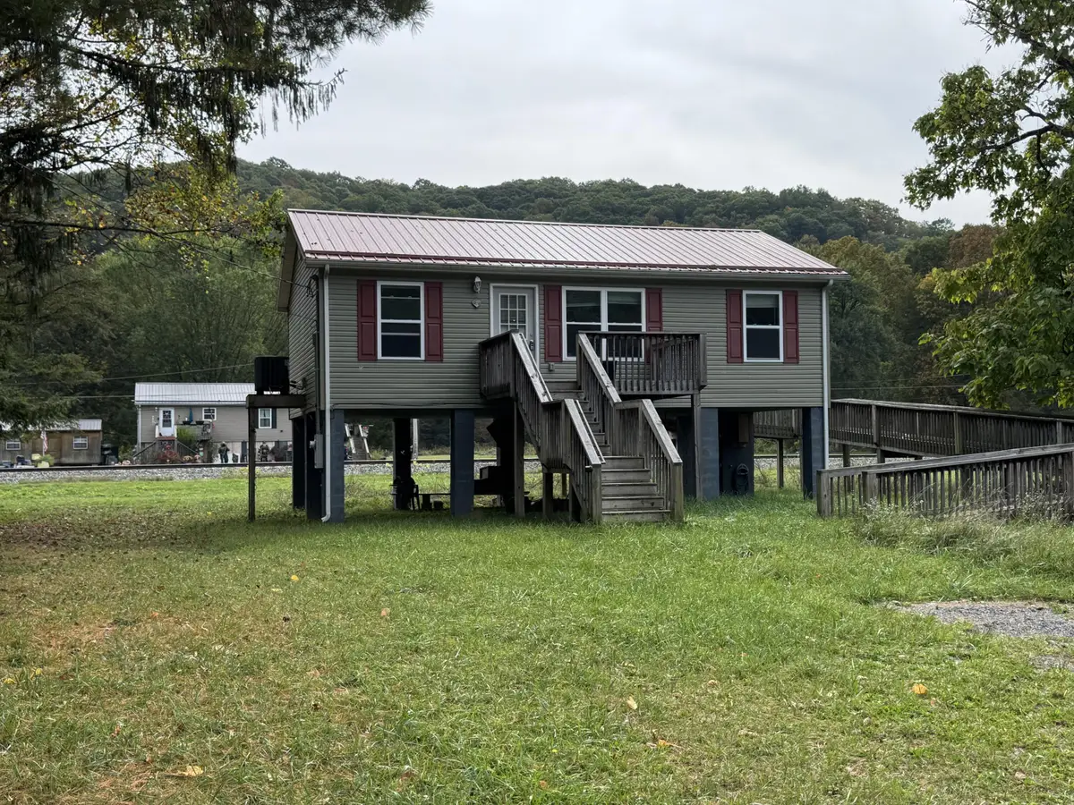 179 Valley Ave, Rainelle, WV 25962 - #1