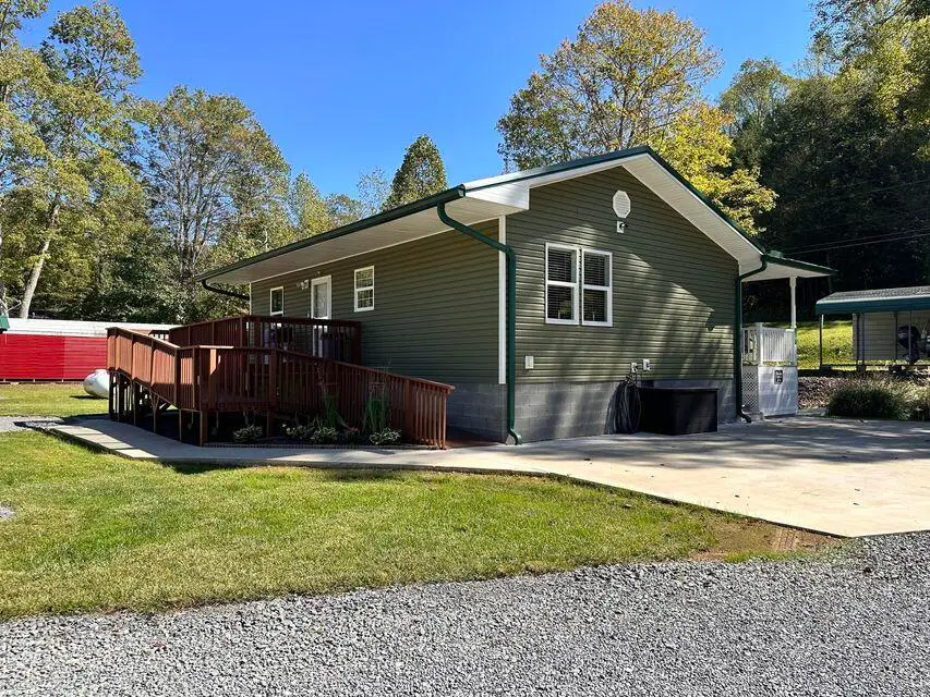 24 W Lakewood Dr, Summersville, WV 26651 - #2