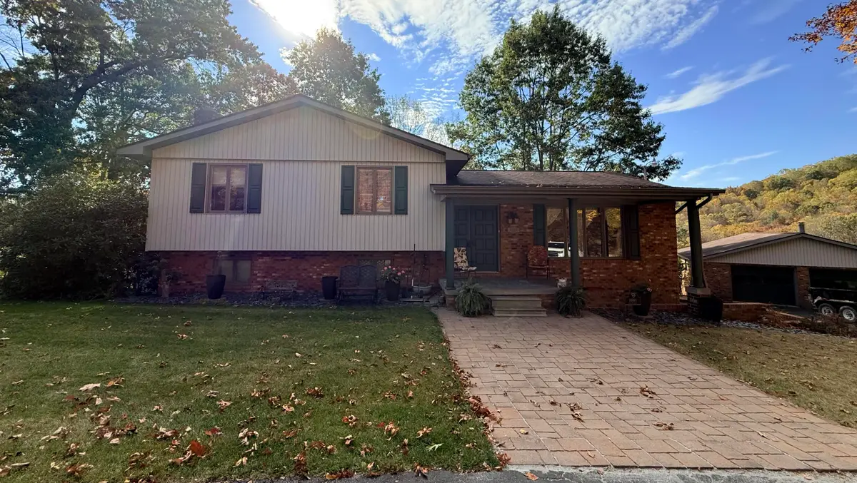 1001 Hilltop Dr, Princeton, WV 24739 - Image #1