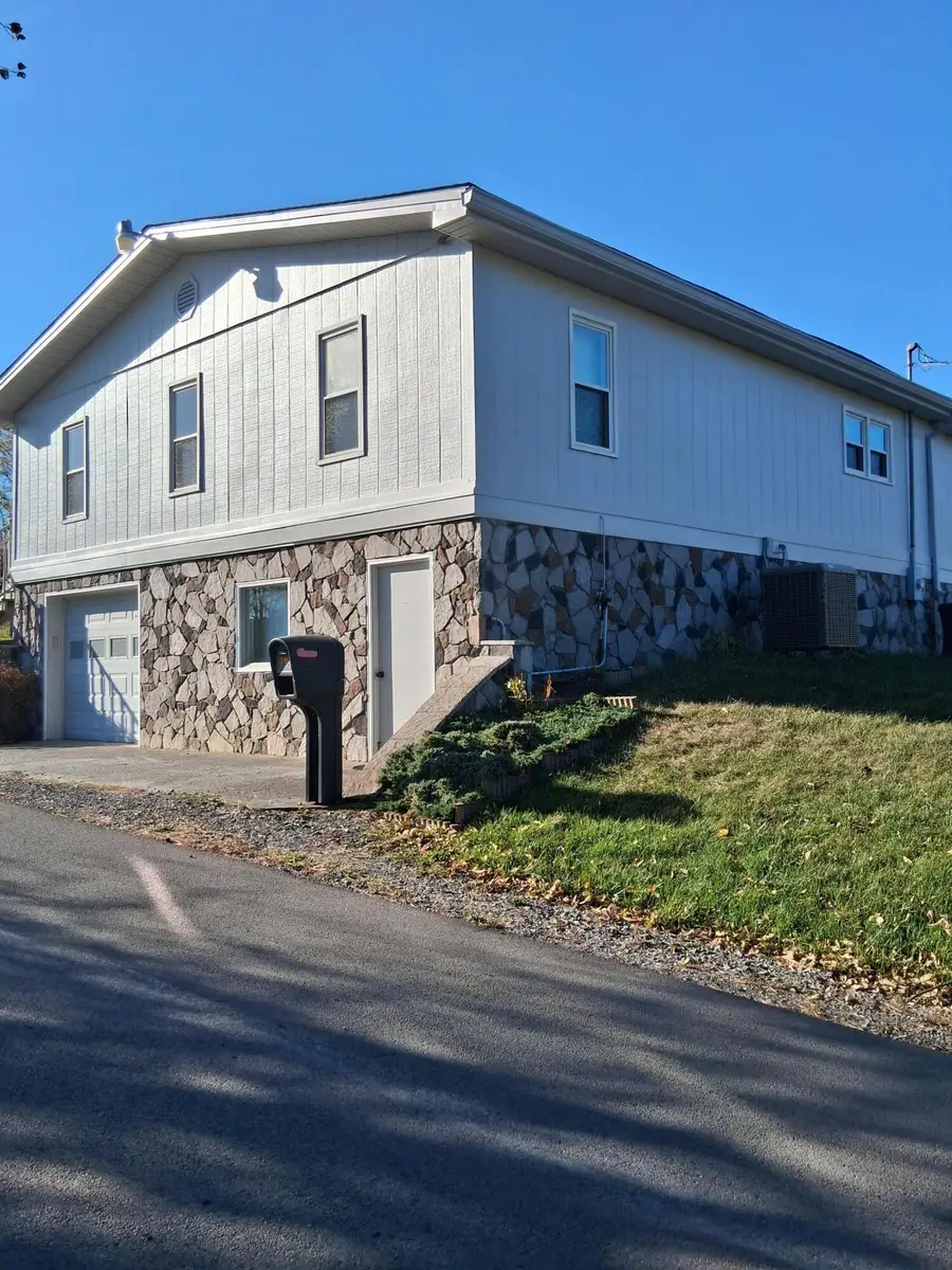 1477 Hartwell Rd, Hinton, WV 25951 - #2