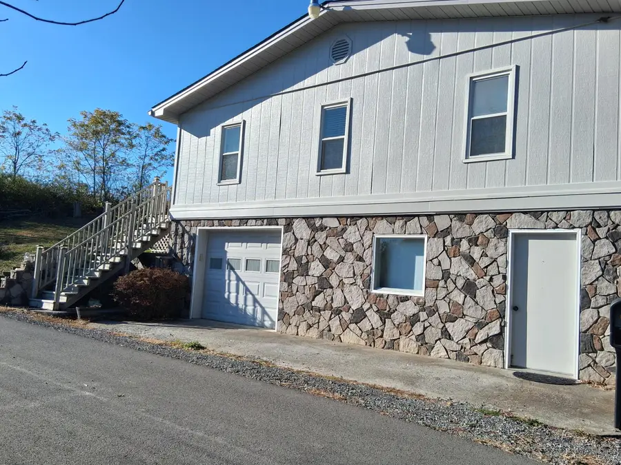 1477 Hartwell Rd, Hinton, WV 25951 - #3