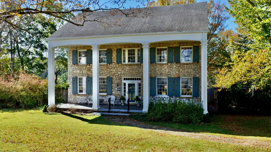 1894 E Washington St, Lewisburg, WV 24901 - #2