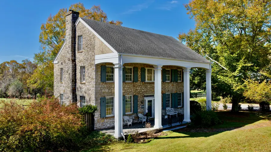 1894 E Washington St, Lewisburg, WV 24901 - #3