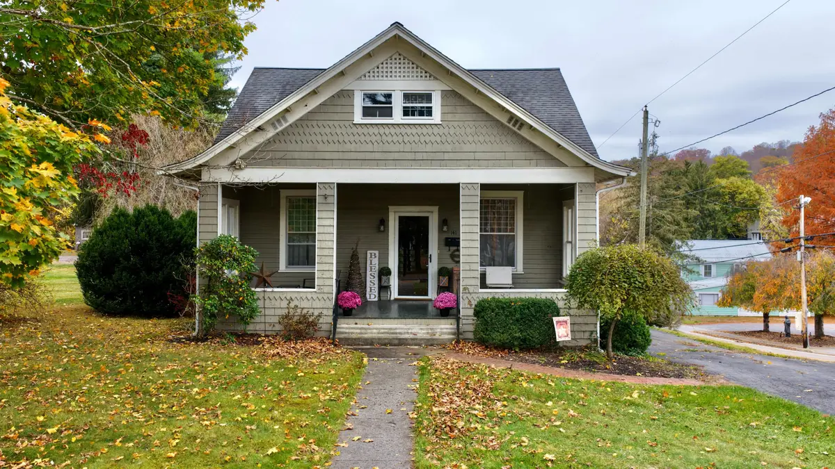 141 Walnut St, Ronceverte, WV 24970 - #1