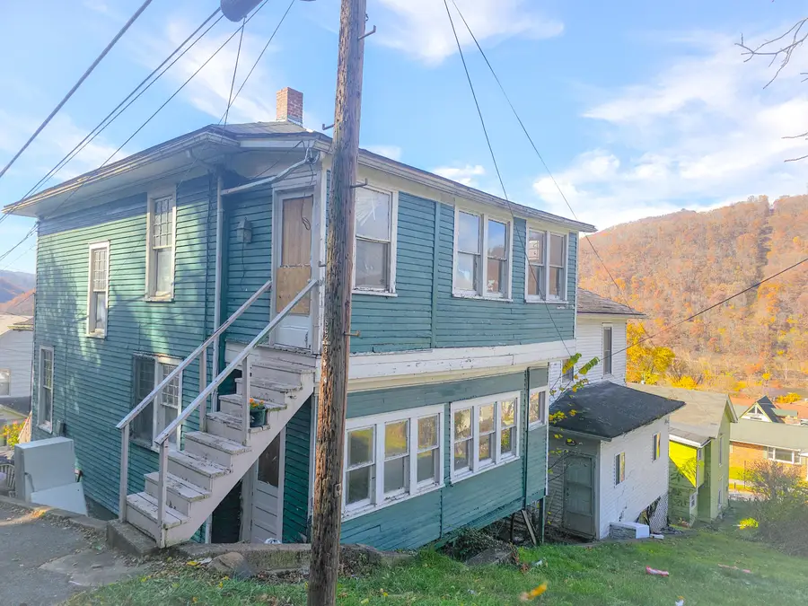 309 8th Ave, Hinton, WV 25951 - #2