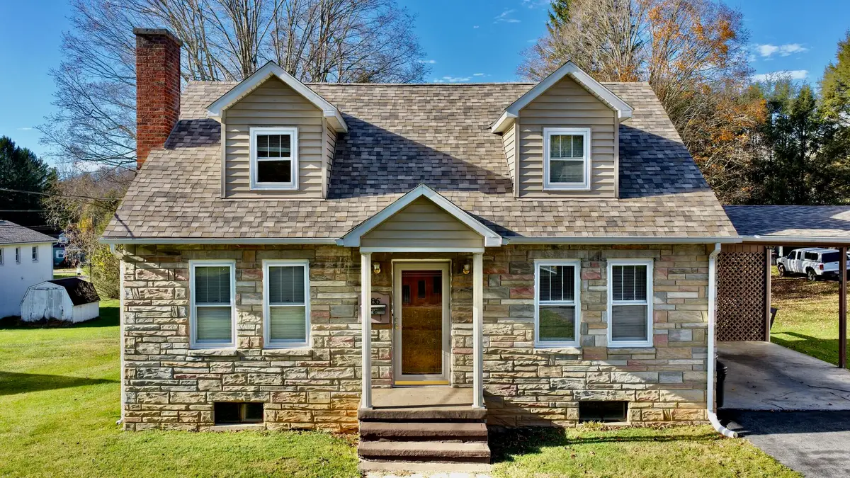 686 Lafayette St, Lewisburg, WV 24901 - #1