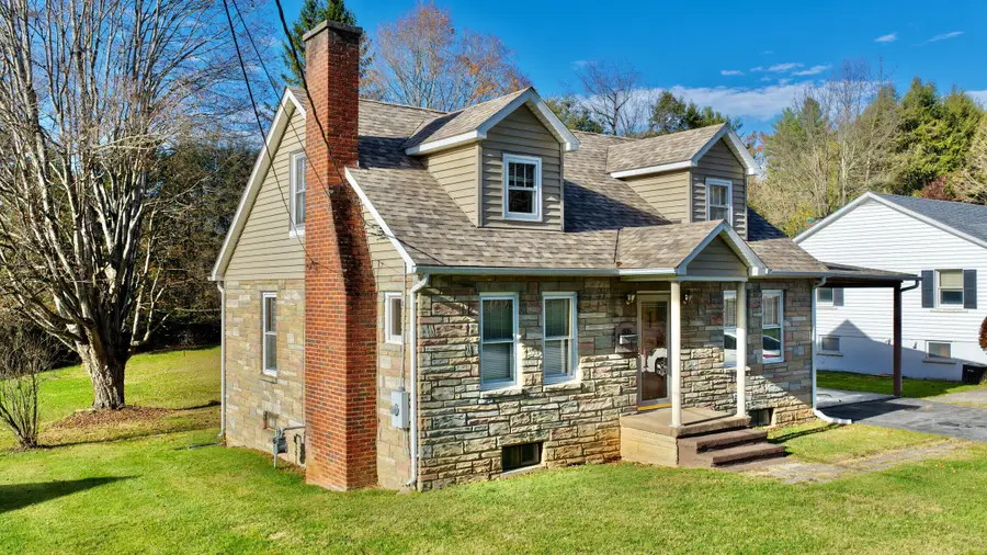 686 Lafayette St, Lewisburg, WV 24901 - #2