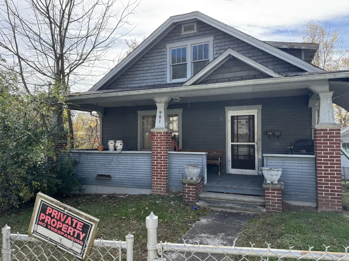 901 Park Dr, Dunbar, WV 25064 - Image #1