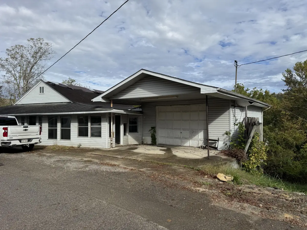 140 Roanoke Cir, Wayne, WV 25570 - Image #1