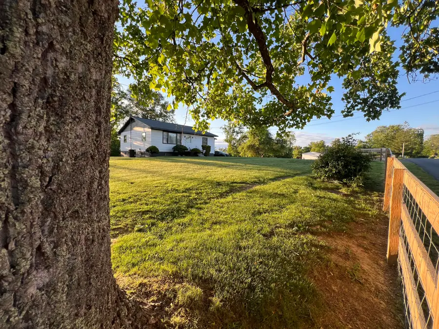 737 Brush Rd, Lewisburg, WV 24901 - #2