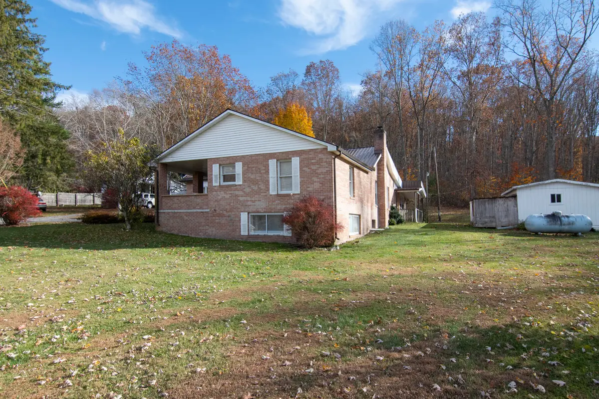 76 Redbud Ln, Hinton, WV 25951 - #1
