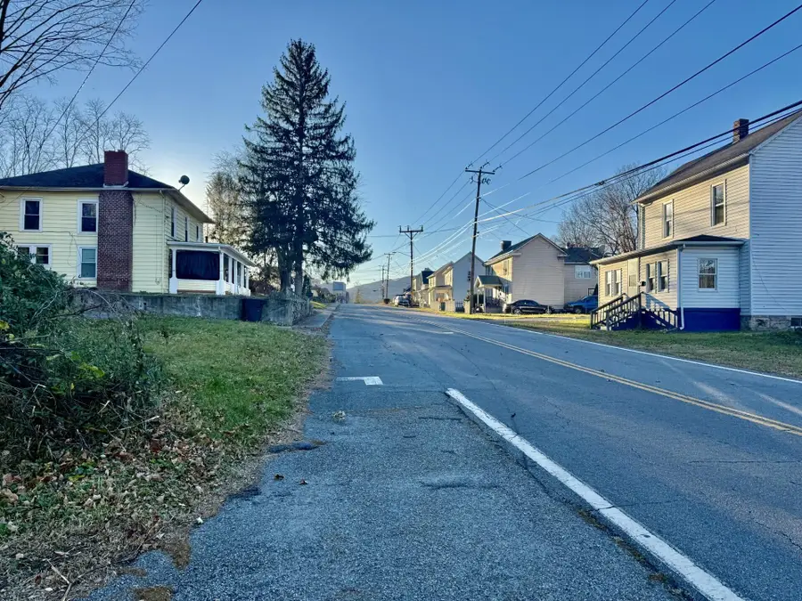 718 Main St, Narrows, VA 24124 - Image #2
