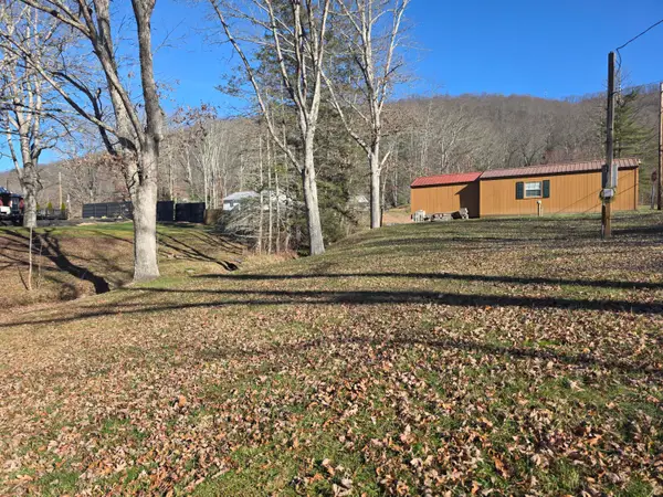 382 Osborne Dr, Rainelle, WV 25962