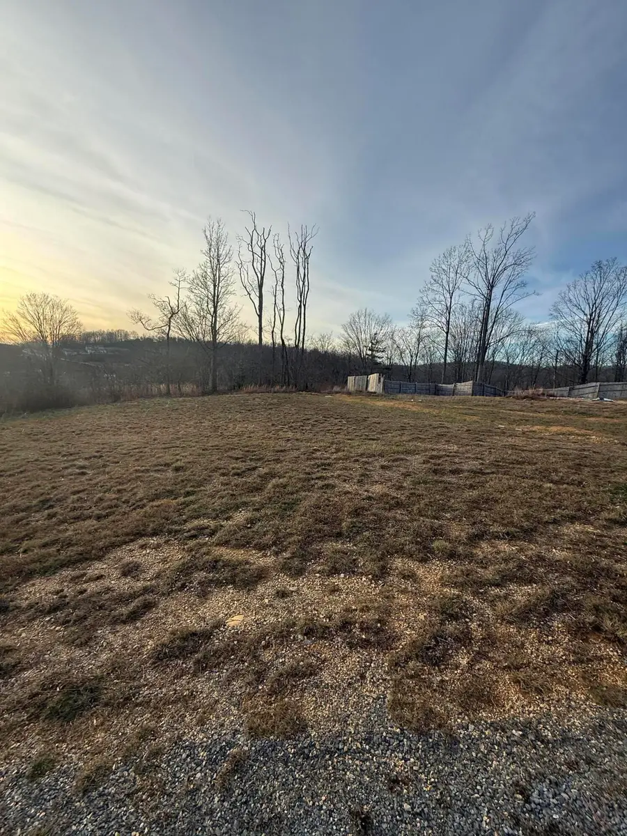 231 Eva Pl, Bluefield, WV 24701 - Image #2