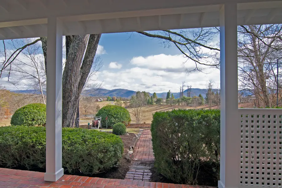 129 Deerfield Rd, Caldwell, WV 24925 - Image #2