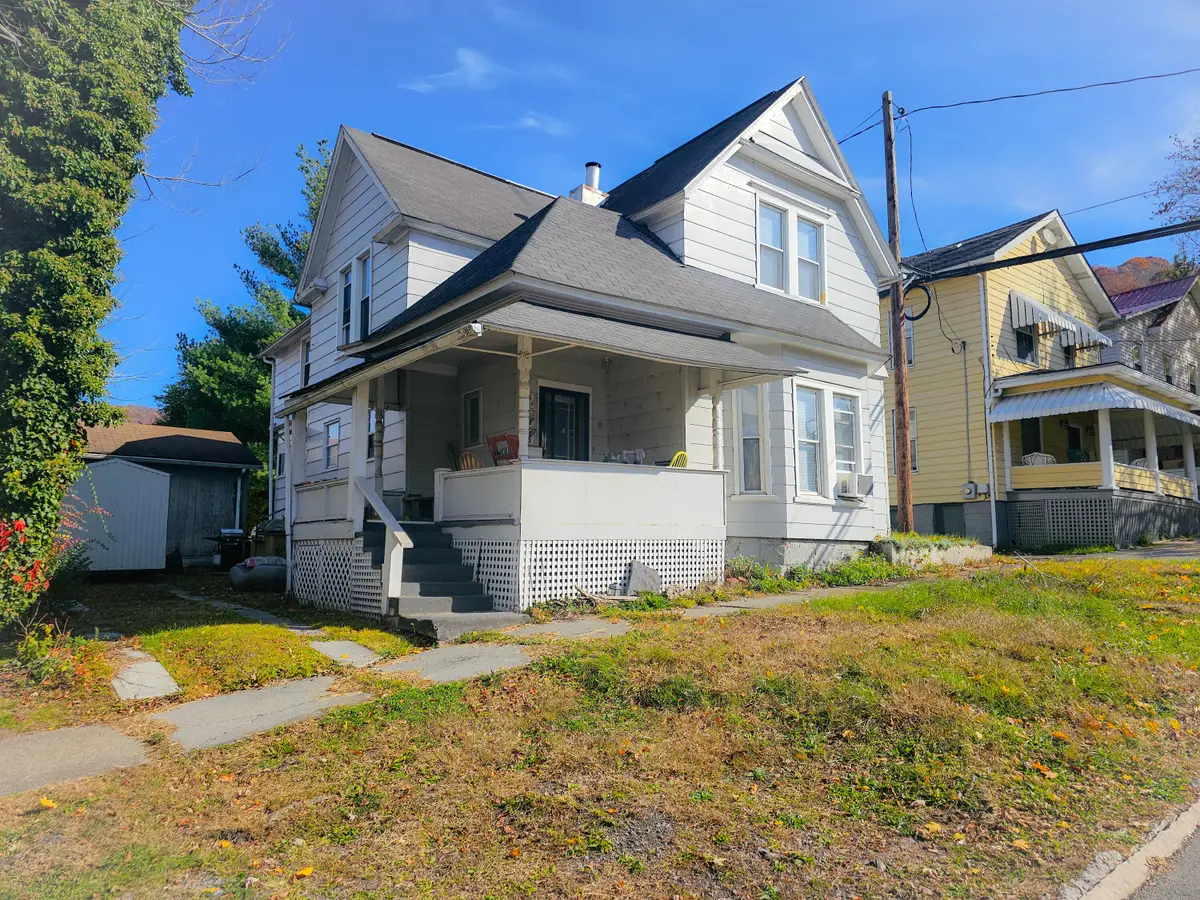 209 5th Ave, Hinton, WV 25951 - Image #1