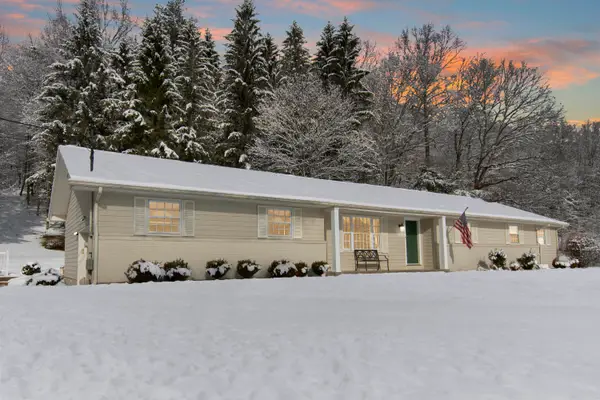 802 S Sewell St, Rainelle, WV 25962