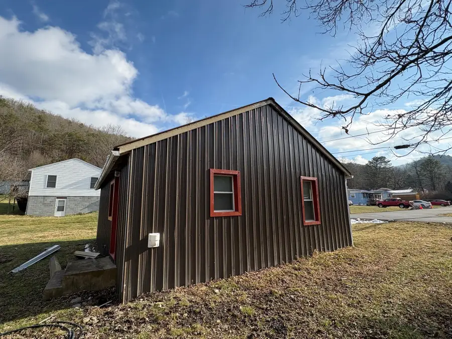 181 Woodlawn St, White Sulphur Springs, WV 24986 - Image #3