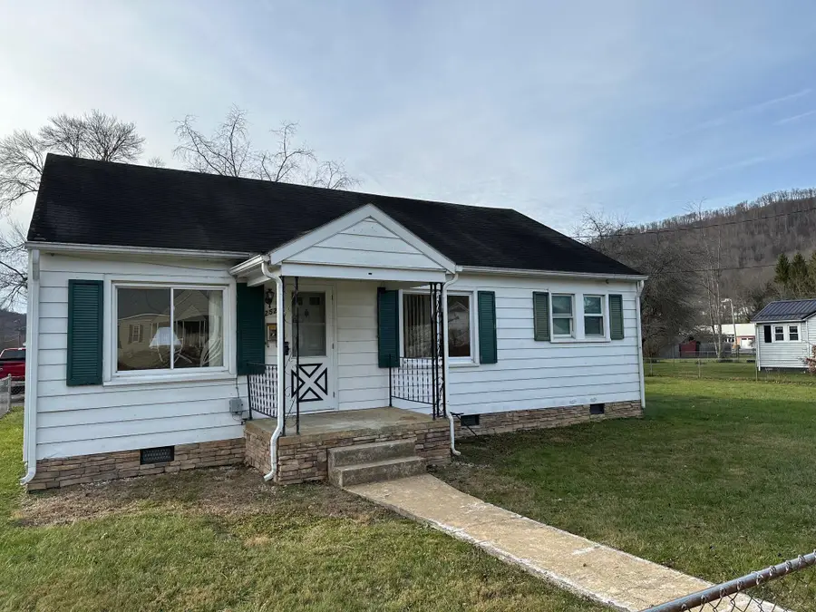 252 Ohio Ave, Rainelle, WV 25962 - Image #2