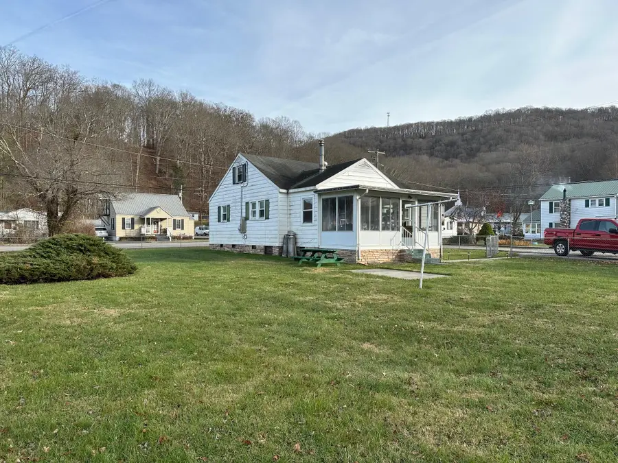 252 Ohio Ave, Rainelle, WV 25962 - Image #3