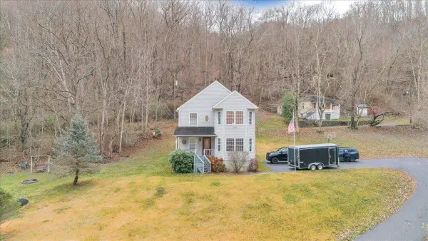 1014 Walnut St, Hinton, WV 25951