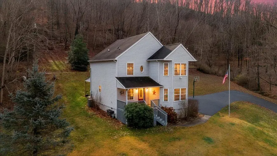 1014 Walnut St, Hinton, WV 25951 - Image #2