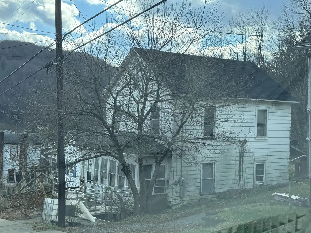 73 Oakford Ave, Richwood, WV 26261 - Image #1