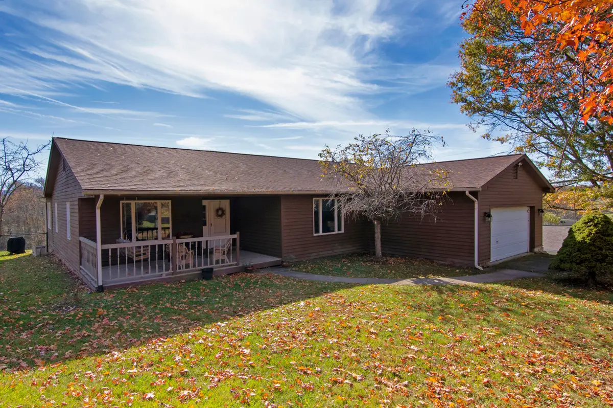 140 Wiley Dr, Lewisburg, WV 24901 - #1