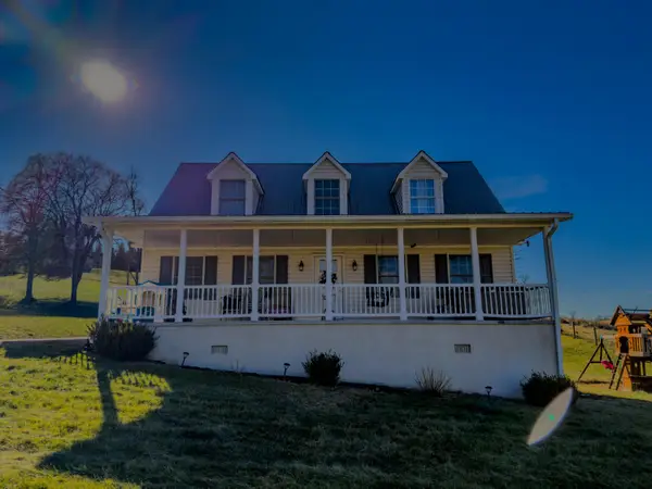 221 King Ln, Lewisburg, WV 24901