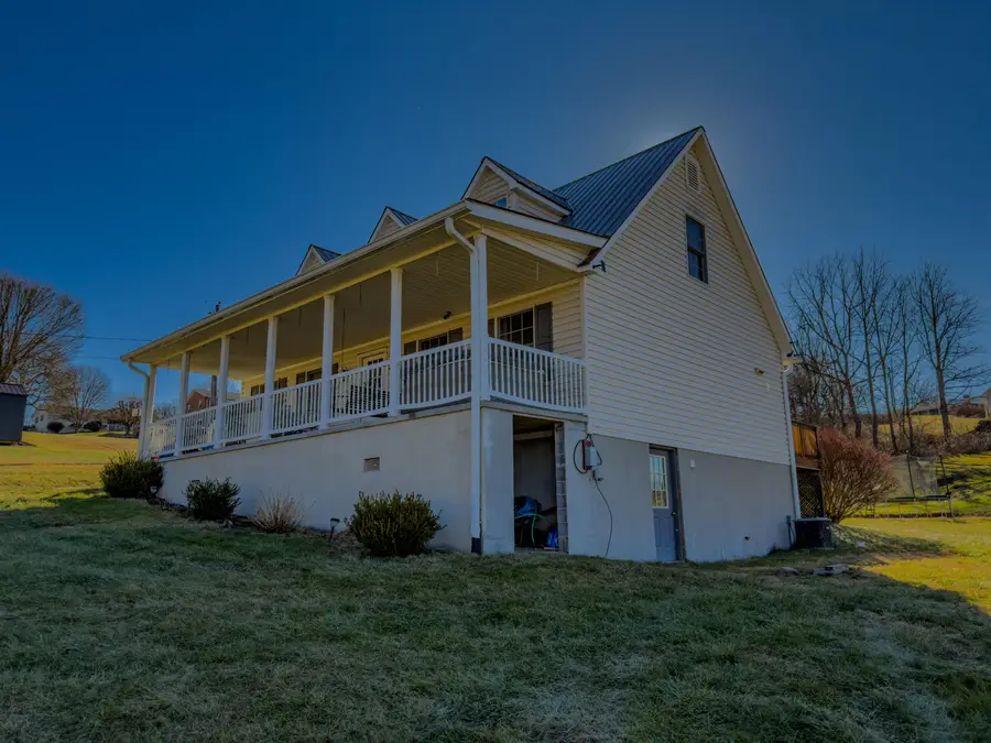 221 King Ln, Lewisburg, WV 24901 - Image #2
