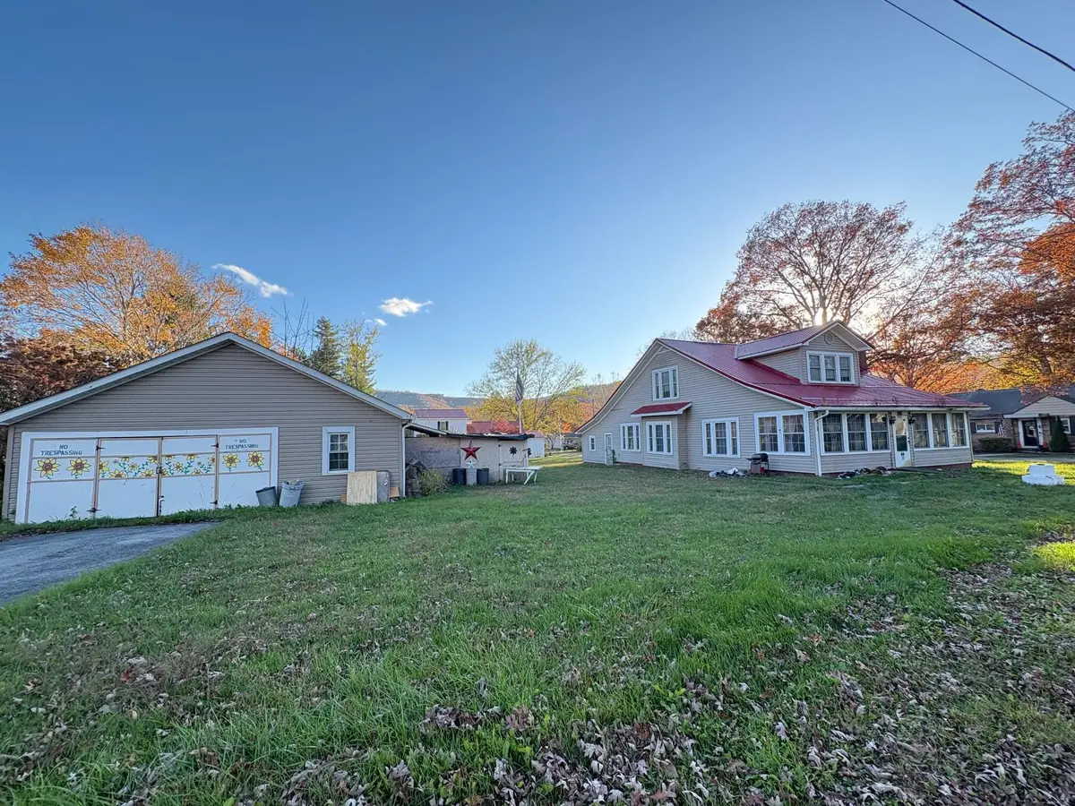 372 Monroe St, Rupert, WV 25984 - Image #1