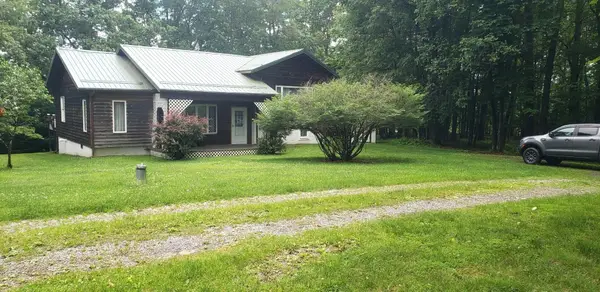 619 Old Buckeye Rd, Buckeye, WV 24924